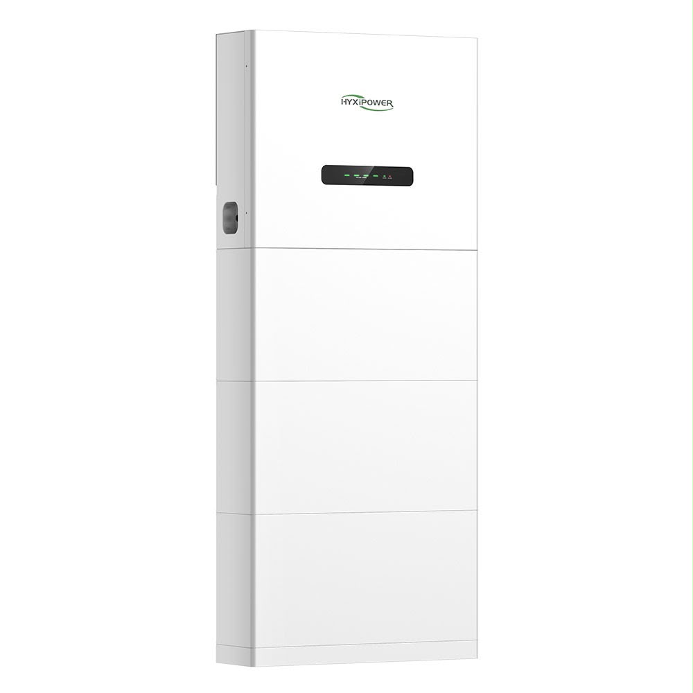 Witte batterijopslageenheid tegen een witte achtergrond.